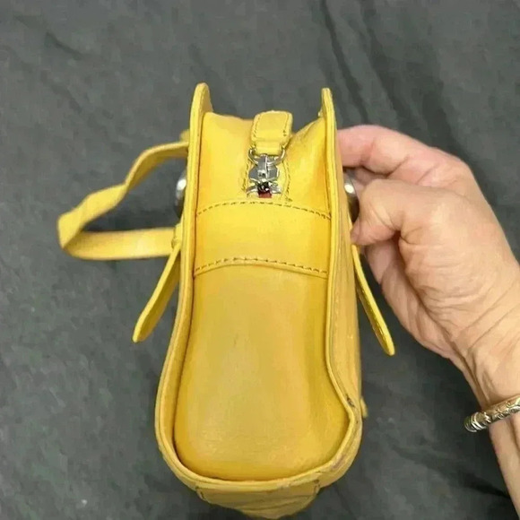 Preston & York handbag, pre-loved, beautiful yellow color, excellent condition. - Picture 4 of 11
